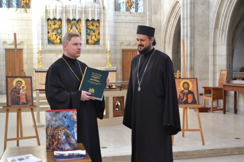 Serbian Bishop Maxim Visits the Orthodox School of Theology at Trinity College