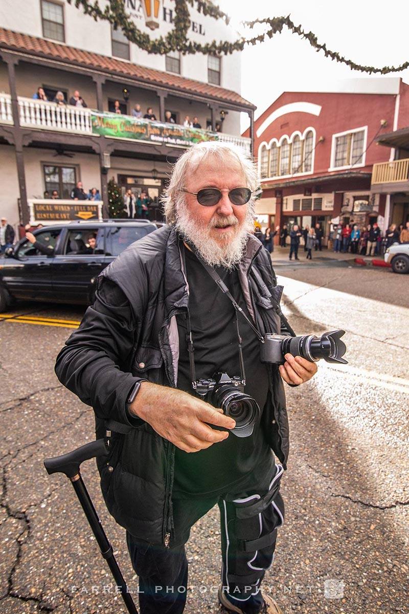 Larry Angier, FB profil https://www.facebook.com/larry.angier