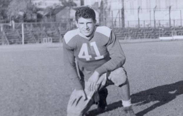 Zarubica je bio igrač američkog nogometa iz UCLA-a, kojega su navijači prozvali “Mad Serb” (Ludi Srbin) | Foto: Privatni album